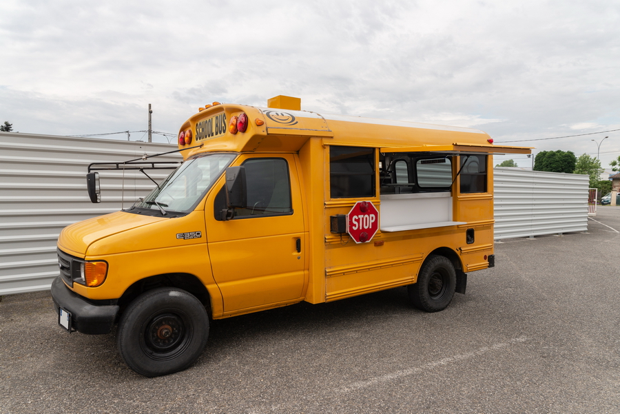 Food truck : School bus - Procam , carrossier industriel - Aménagement